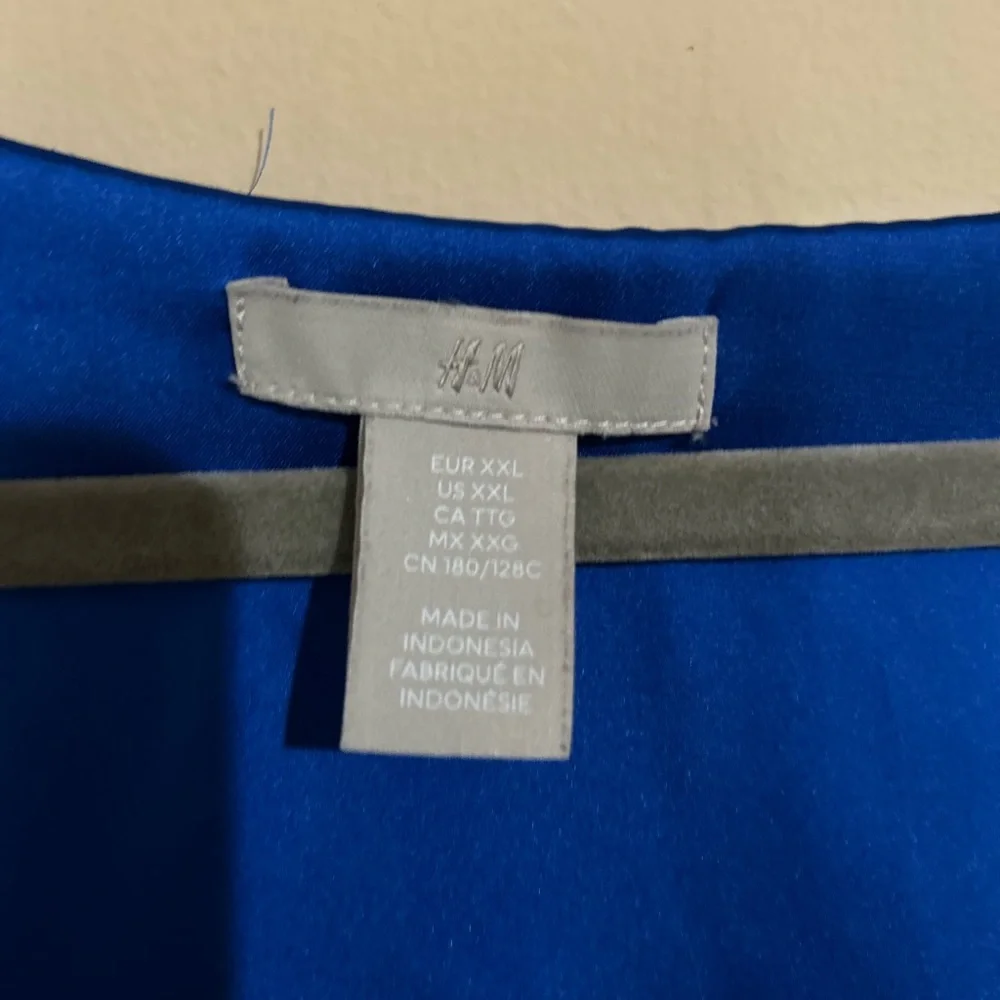 H&M Blue Long Sleeve V-Neck Cocktail Dress - Picture 2 of 3